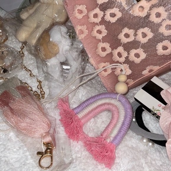 Waterproof small shoulder/arm bag with accessories - Picture 10 of 16